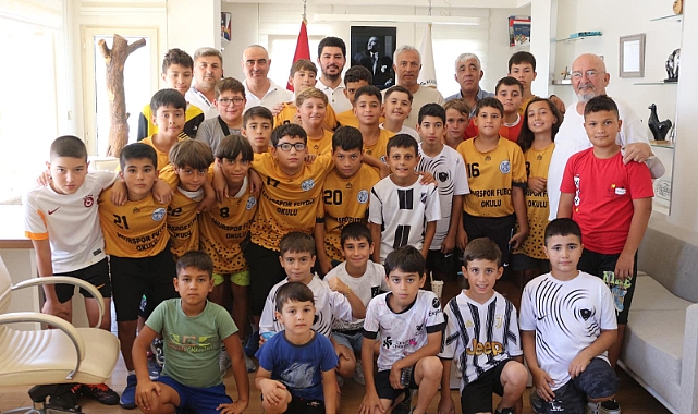 Başkan Gürel futbol takımını ağırladı