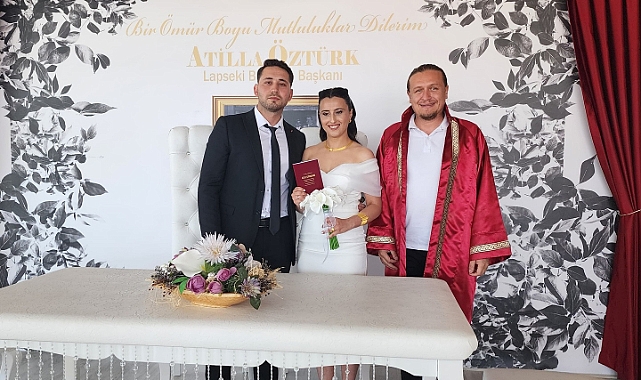 Başkan Öztürk çiftin nikahını kıydı