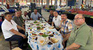 Başkan Öztürk'ten pazar esnafına ziyaret