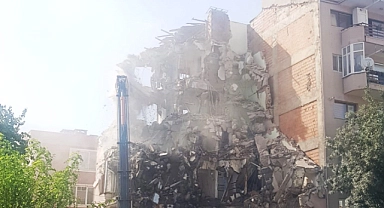 Böyle yıkım mı olur, vatandaş toz toprak içinde kalıyor