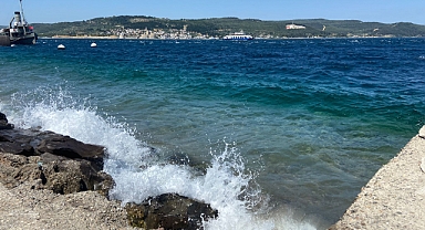 Çanakkale'de kuvvetli rüzgar ve fırtına etkili oldu