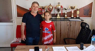 Emir Ege Kurtçu, Biga Adaspor yaz futbol okulu ‘na kayıt yaptırdı