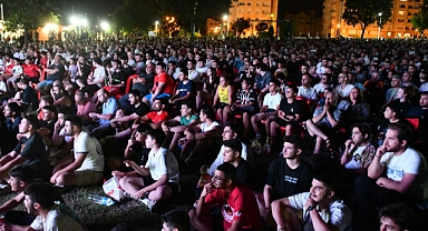 Milli maç Özgürlük Parkı'nda izlendi