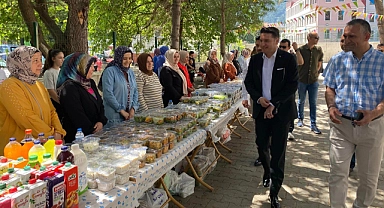 Musa Göktaş, Atatürk Ortaokulu'nun yılsonu resim sergisi ve kermes etkinliğine katıldı