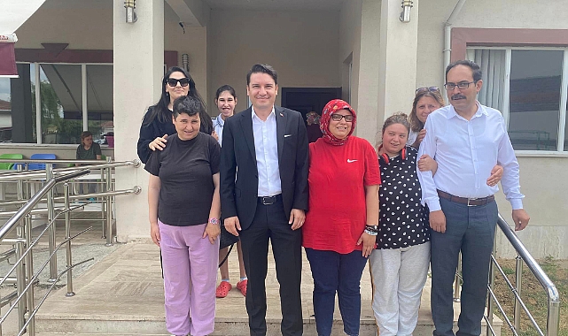 Musa Göktaş ve eşi, Yenice Engelsiz Yaşam Merkezini ziyaret etti