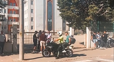 Polis ekipleri sınava yetişemeyen öğrencilerin imdadına yetişti
