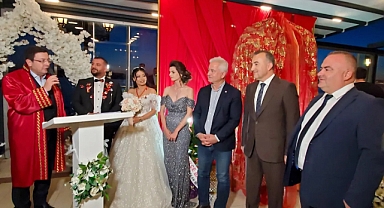 Sevilen çift dünyaevine girdi