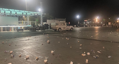 15 Temmuz etkinliği sonrası İskele Meydanı çöplere teslim oldu