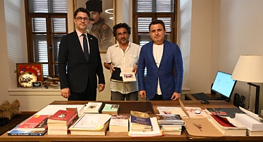 Çanakkale Savaşları’nın tanığı albüm Gelibolu Tarihi Alan Başkanlığına bağışlandı