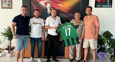 Çardakspor yönetim kurulu üyeleri ve sporcuları,  Atilla Öztürk'ü ziyaret etti