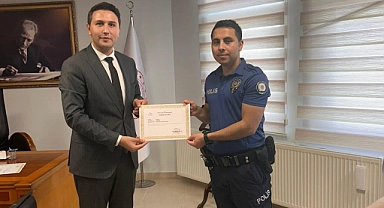 Emniyet amirine ve tayin çıkan polis memurlarına teşekkür belgesi