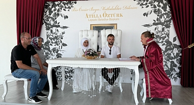 Lapseki'de genç çift dünyaevine girdi