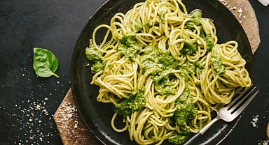 Lezzetli pesto soslu makarna tarifi