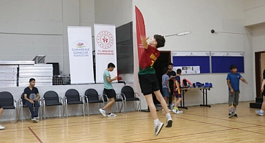 Raketler Dünya Badminton Günü için sallandı
