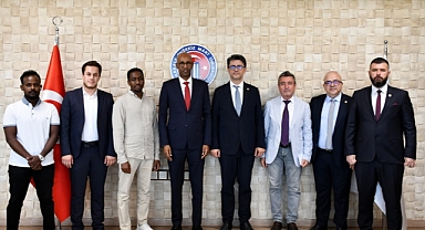Somali'nin Ankara Büyükelçisi Mohamed'den ÇOMÜ'ye ziyaret