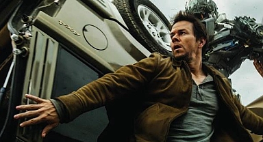 "Transformers: Aksiyon ve görsel efektlerin ön planda olduğu bir film"