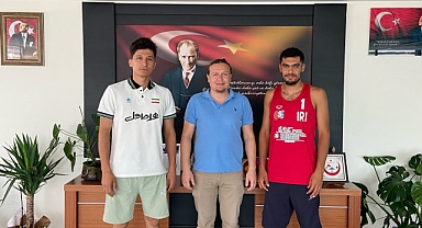 29. Lapseki Plaj Voleybolu Turnuvası şampiyonları, Başkan Atilla Öztürk’ü ziyaret etti