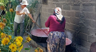 Bayramiç'te salça kazanları kaynadı