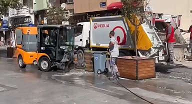 Çarşı bölgesinde temizlik çalışması