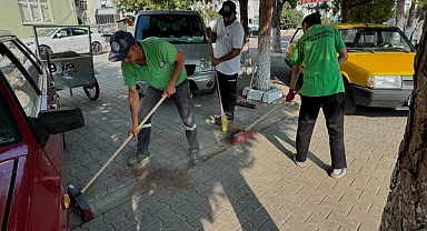 Cumhuriyet Mahallesi'nde temizlik çalışmaları sürüyor