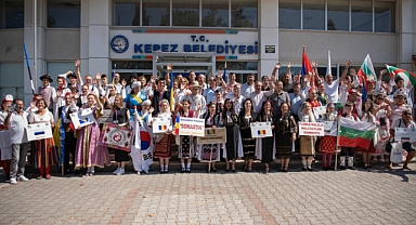 Komşu ülkelerden gelen dansçılardan Başkan Arslan’a ziyaret