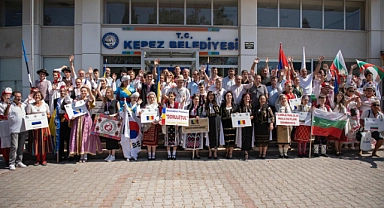 Komşu ülkelerden gelen dansçılardan Başkan Arslan’a ziyaret
