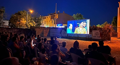 Küçükkuyu'da açık hava sinema geceleri