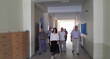 Müdür Hayta, Ezine’de okulları ziyaret etti