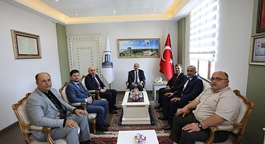 Vali Toraman ziyaretçilerini ağırladı
