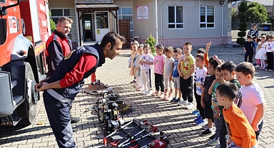 Bayramiç Belediyesi İtfaiye Haftası etkinliklerinde miniklerle buluştu