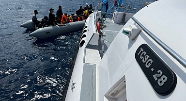 Çanakkale açıklarında 12 düzensiz göçmen ve 12 çocuk kurtarıldı