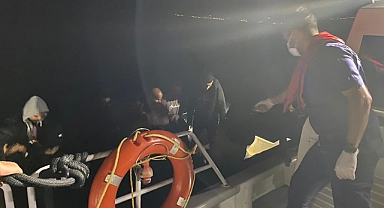 Çanakkale açıklarında 14 düzensiz göçmen kurtarıldı