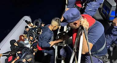 Çanakkale açıklarında 19 düzensiz göçmen