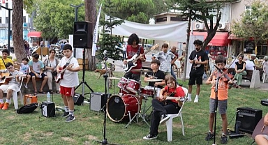 Çocuk Orkestrası festival alanını renklendirdi