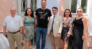 Doç. Dr. Onur Tatar’ın "Çiçeklere Övgü" sergisi sanatseverlerle buluştu