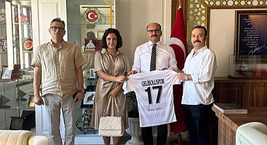 Geliboluspor Kulübü, Kaymakam Bekir Abacı'ya forma hediye etti