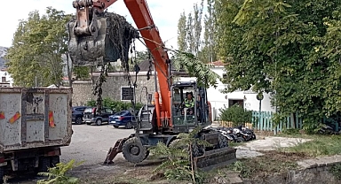 Gökçeada Belediyesi'nden dere temizliği çalışmaları