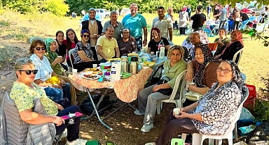 İYİ Parti Lapseki İlçe Teşkilatı Bostancı’da piknik düzenledi