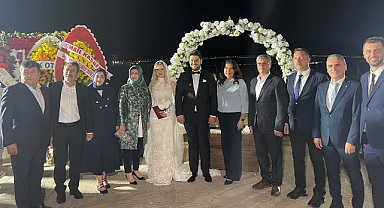 Jülide İskenderoğlu ve Bülent Turan’ın Eşi Kevser Turan, Fırat Yıldız ve Öykü’nün düğününe katıldılar