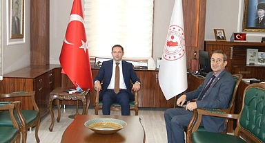 Kaymakam  Ercan Kayabaşı, Vergi Dairesi Müdürü Ahmet Torun'u makamında kabul etti