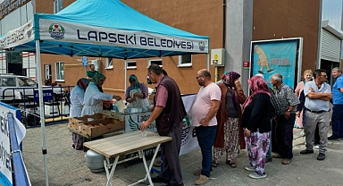 Lapseki Belediyesi'nden Mevlid Kandili'nde lokma ikramı