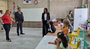 Müdür Hayta, Ayvacık’ta okul ziyaretlerinde