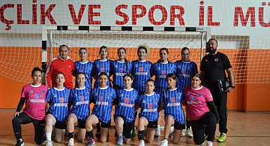 17 Çanakkale Spor Kadın Hentbol Takımı, sezon açılışında göz doldurdu