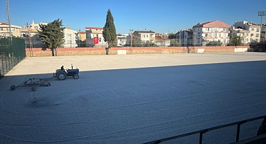 18 Mart Sentetik Futbol Sahası’nı yenileniyor