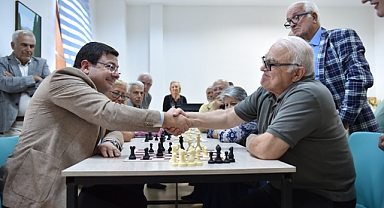 Başkan Erkek'ten Altın Yıllar Yaşam Merkezi’ne ziyaret
