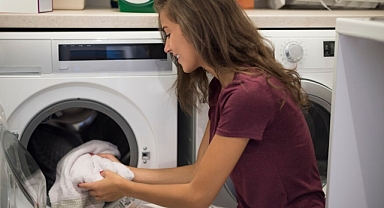 Çamaşır Makinesinde Kıyafetlerde Toplanan Hayvan Tüyü Nasıl Geçer?