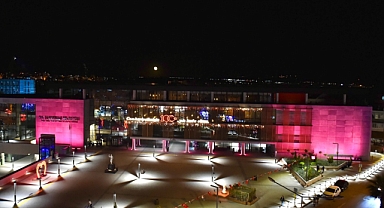 Çanakkale Belediyesi pembeye büründü