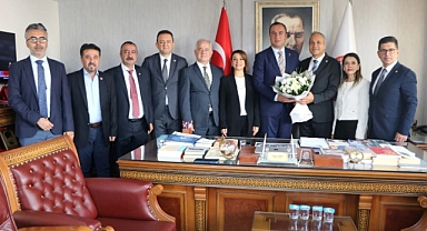 Milletvekili Güneşhan, Eğitim-İş Sendikası'nı ziyaret etti
