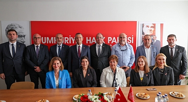 CHP Lideri Özel'den Çanakkale İl ve İlçe Başkanlığı'na ziyaret