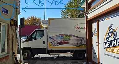 Eczane Sokak sakinleri Belediye'den çözüm bekliyor